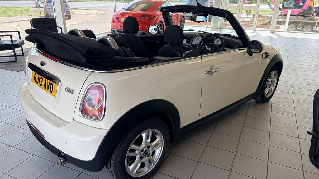 Mini Convertible One White #5
