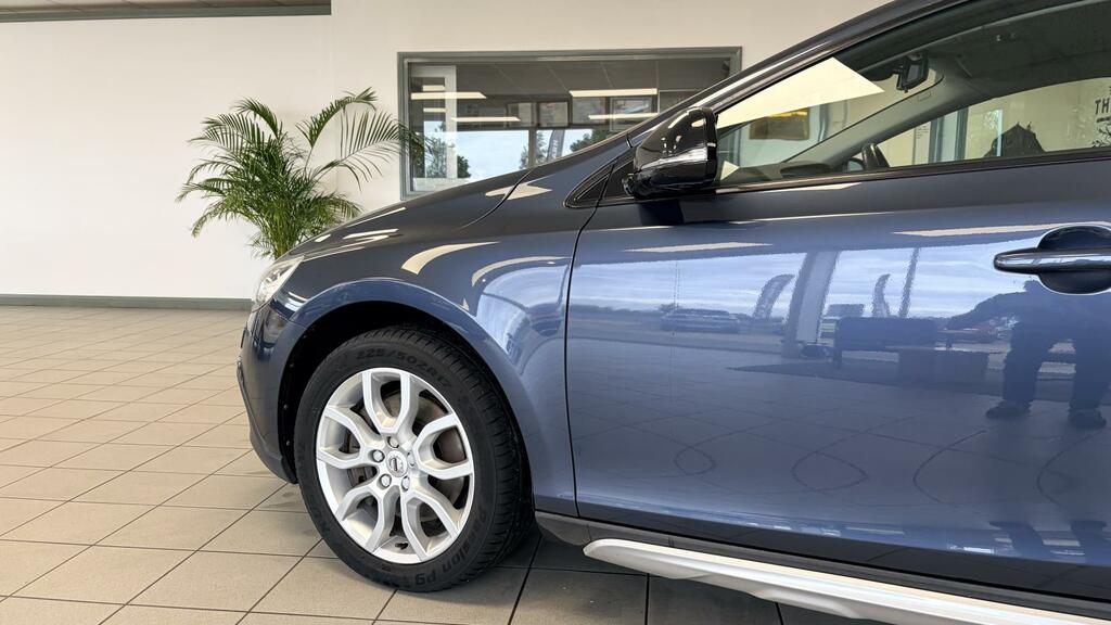 Volvo V40 Cross Country Pro Blue #3