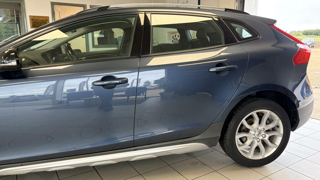 Volvo V40 Cross Country Pro Blue #4