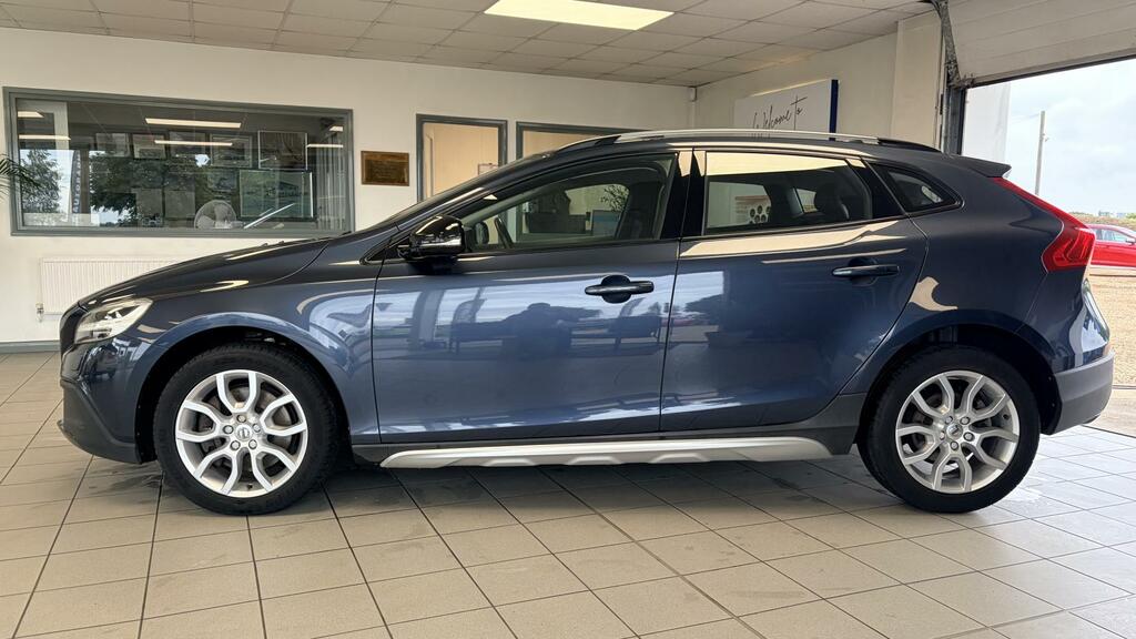 Volvo V40 Cross Country Pro Blue #2