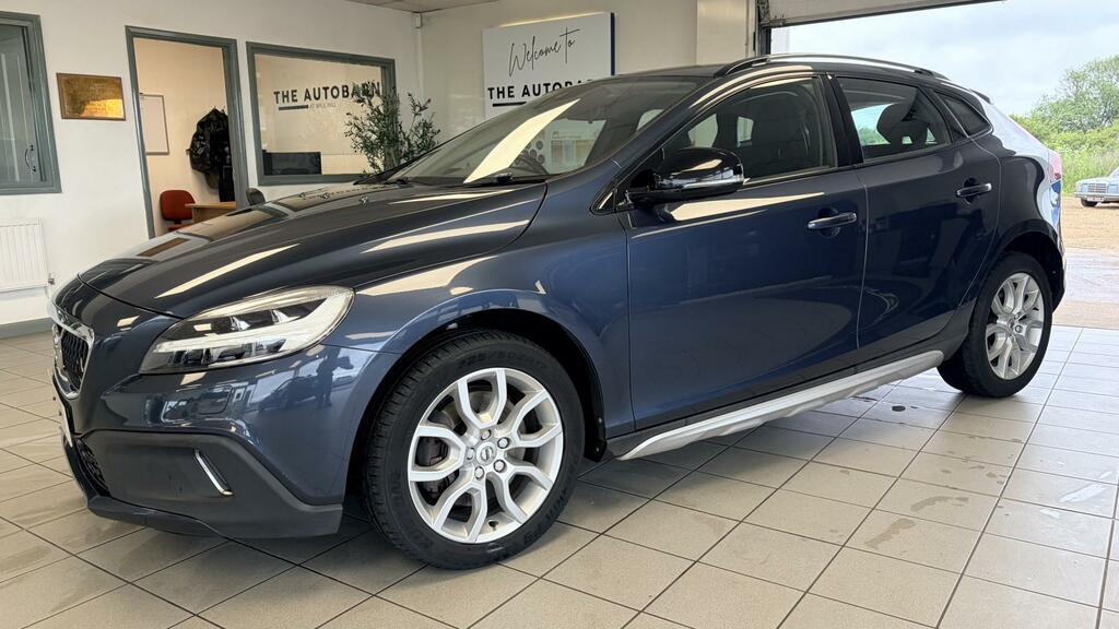 Volvo V40 Cross Country Pro Blue