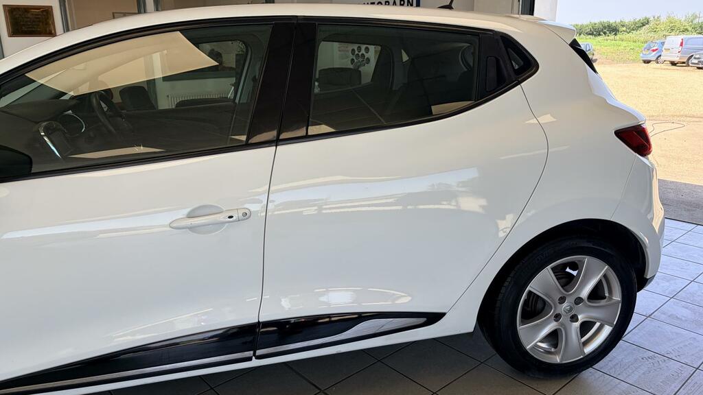 Renault Clio Dynamique Medianav White #4