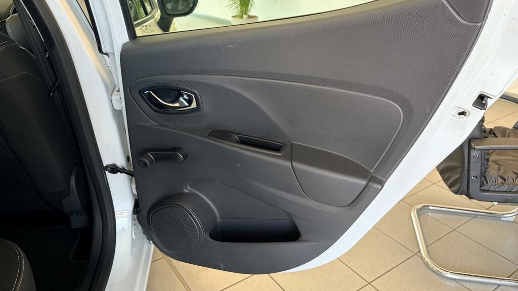 Renault Clio Hatchback White #19