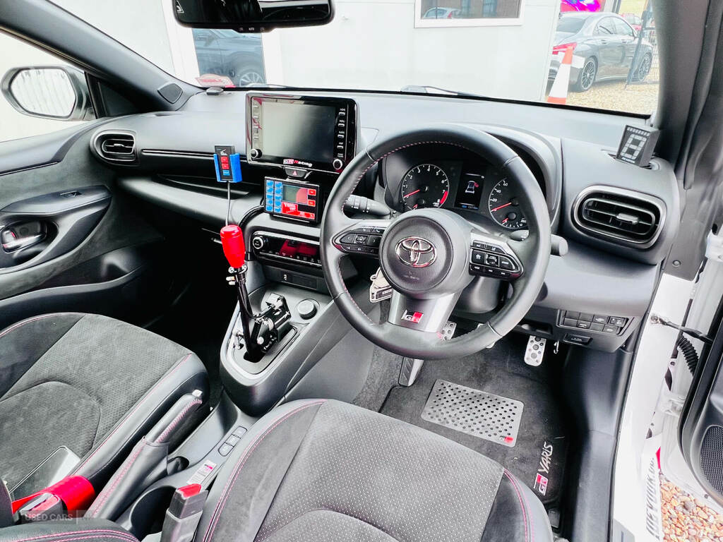 Toyota Yaris Dynamic 1.5 Hybrid Silver #7