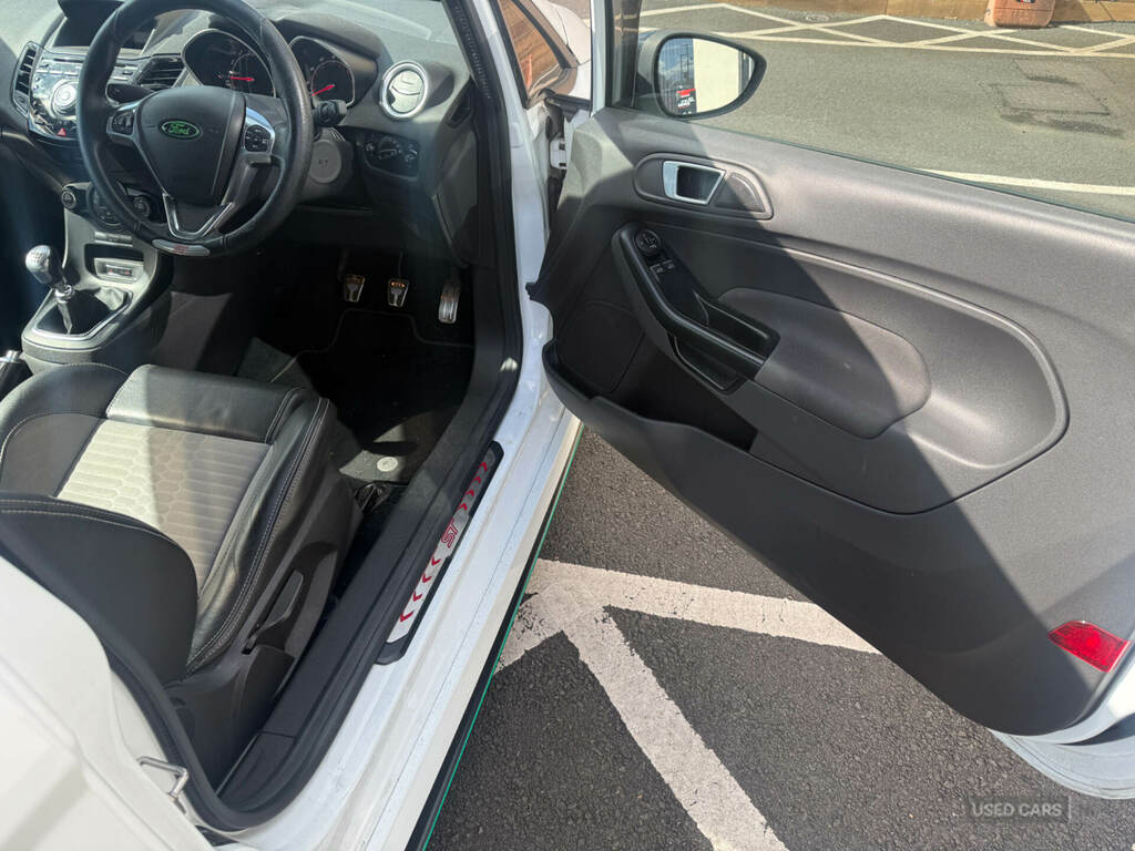 Ford Fiesta 1.6 Ecoboost St-3 IKZ888 White #6