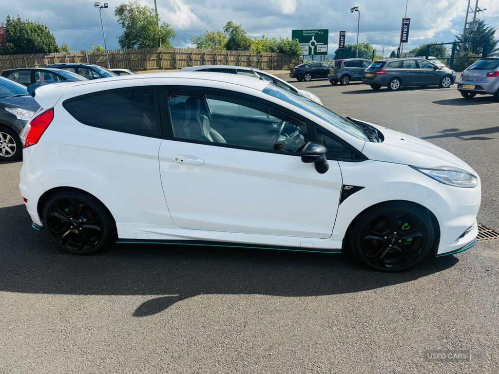 Ford Fiesta 1.6 Ecoboost St-3 IKZ888 White #2