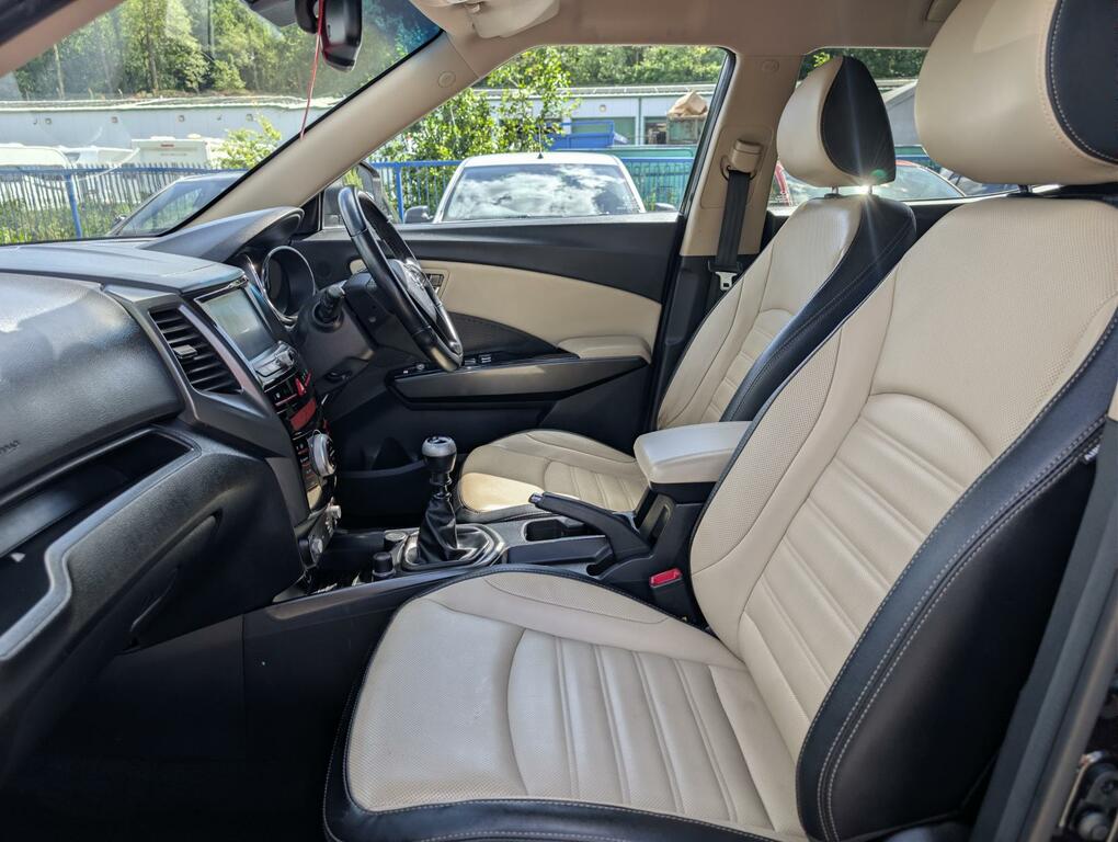 SsangYong Tivoli XLV 1.6 Ultimate 126 Bhp Black #34