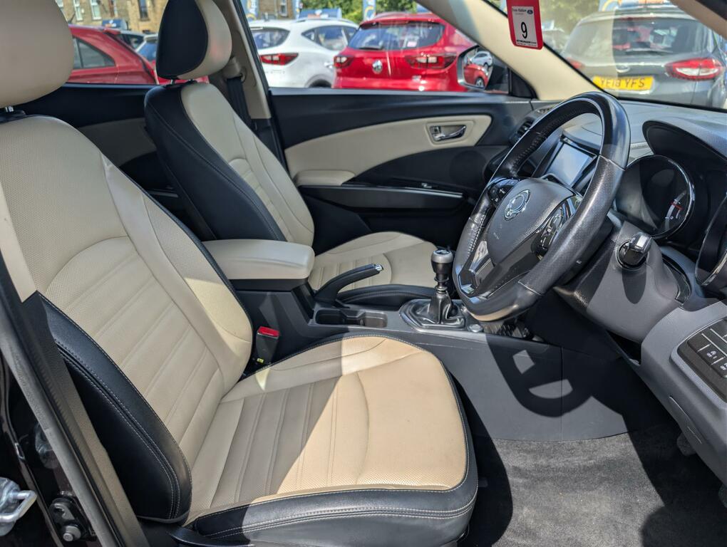 SsangYong Tivoli XLV 1.6 Ultimate 126 Bhp Black #22