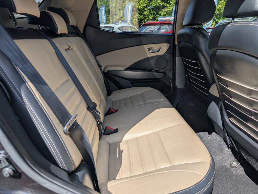 SsangYong Tivoli XLV 1.6 Ultimate 126 Bhp Black #40