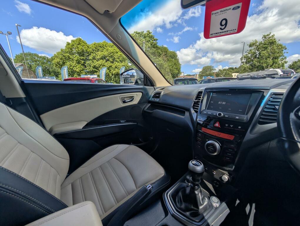 SsangYong Tivoli XLV 1.6 Ultimate 126 Bhp Black #33