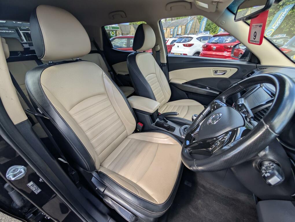 SsangYong Tivoli XLV 1.6 Ultimate 126 Bhp Black #25
