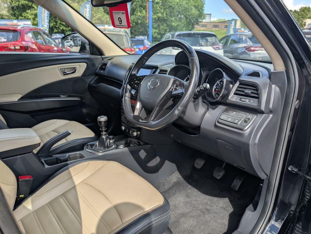 SsangYong Tivoli XLV 1.6 Ultimate 126 Bhp Black #21