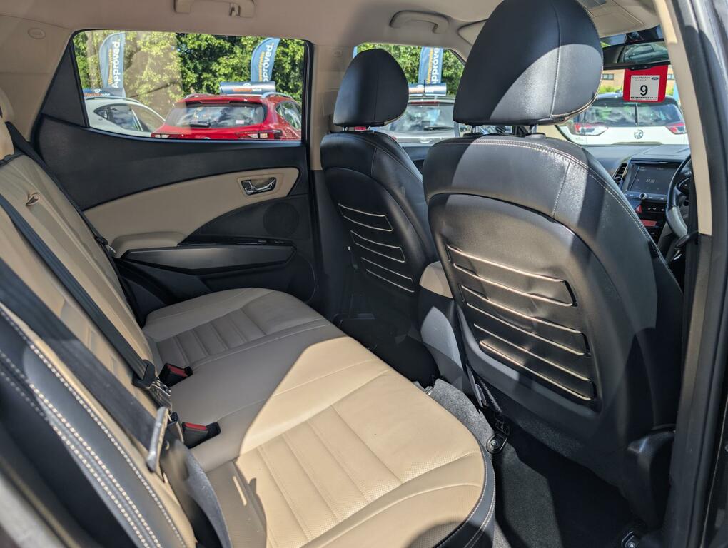 SsangYong Tivoli XLV 1.6 Ultimate 126 Bhp Black #41