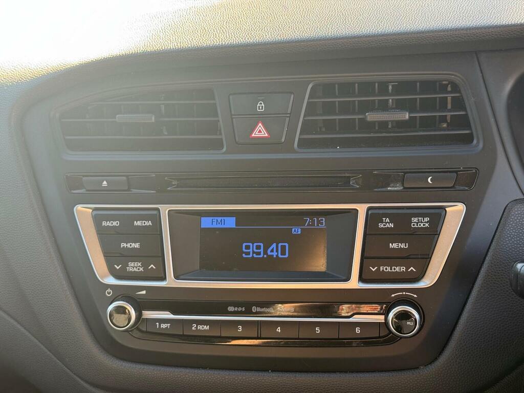Hyundai I20 White #9