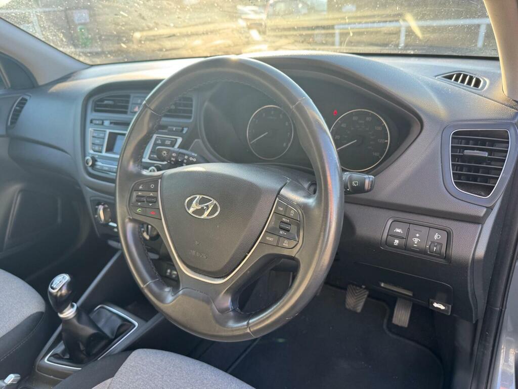 Hyundai I20 White #7