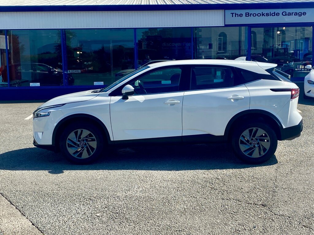 Nissan Qashqai 1.3 Dig-t Mhev Acenta Premium Suv Hybri DS23GZP White #4