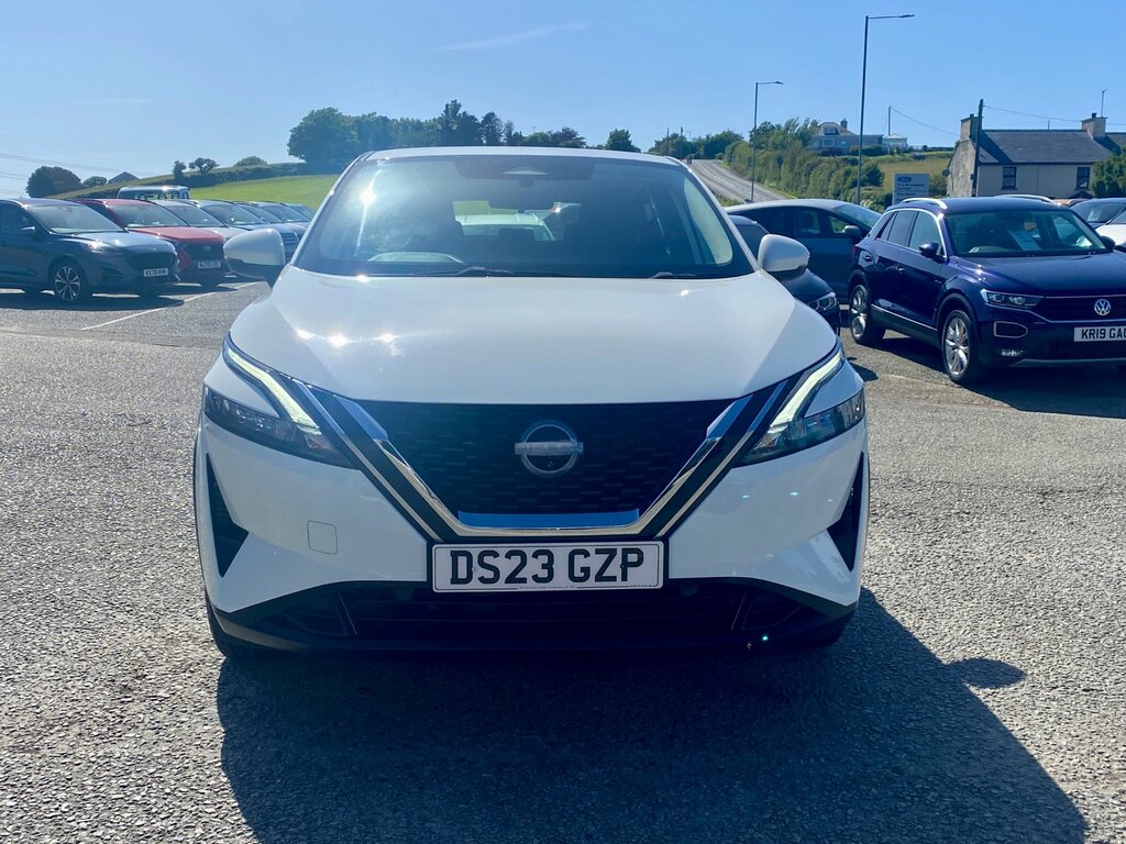 Nissan Qashqai 1.3 Dig-t Mhev Acenta Premium Suv Hybri DS23GZP White #2