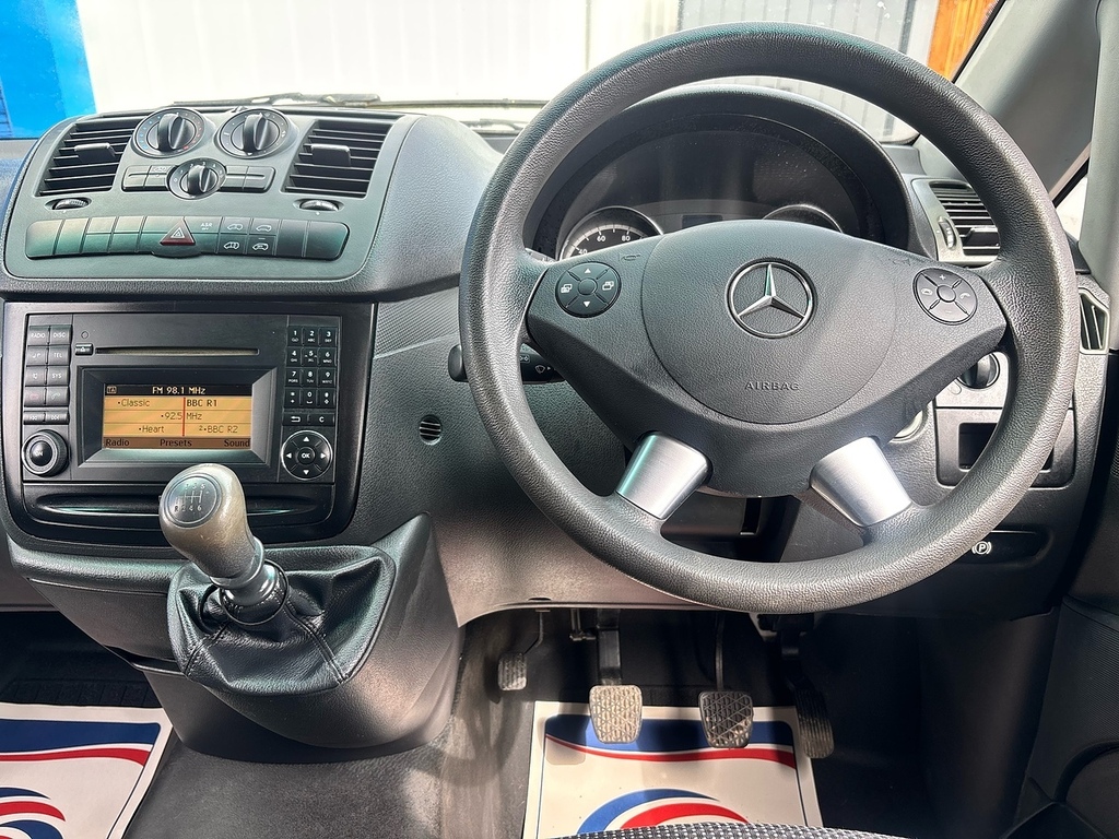 Mercedes-Benz Vito 113 Cdi Dualiner Minibus 2.1 White #4