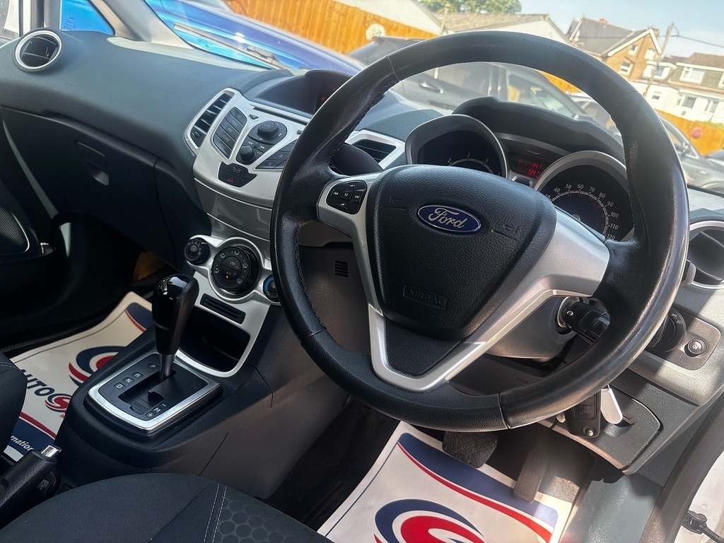 Ford Fiesta 1.4 Zetec Hatchback 154 Gkm White #4