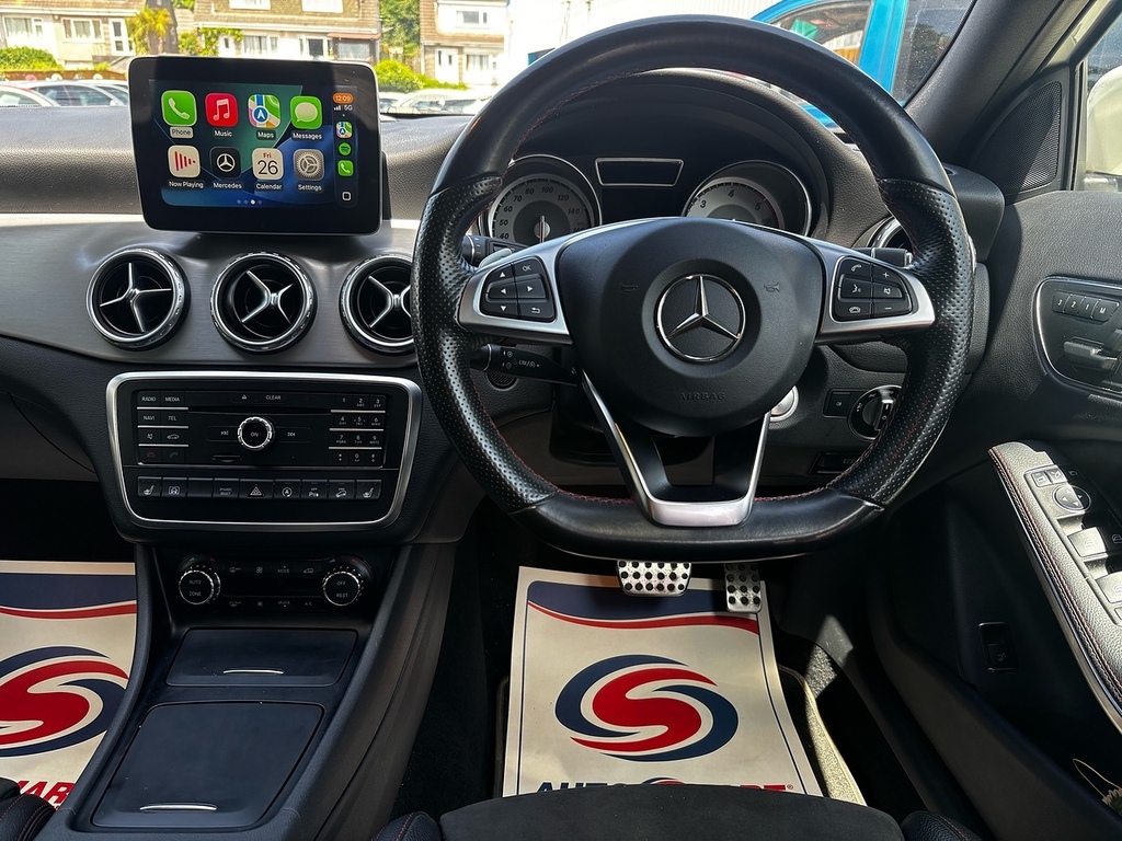 Mercedes-Benz GLA Class 2.1 Gla200d Amg Line Premium Plus Suv White #6