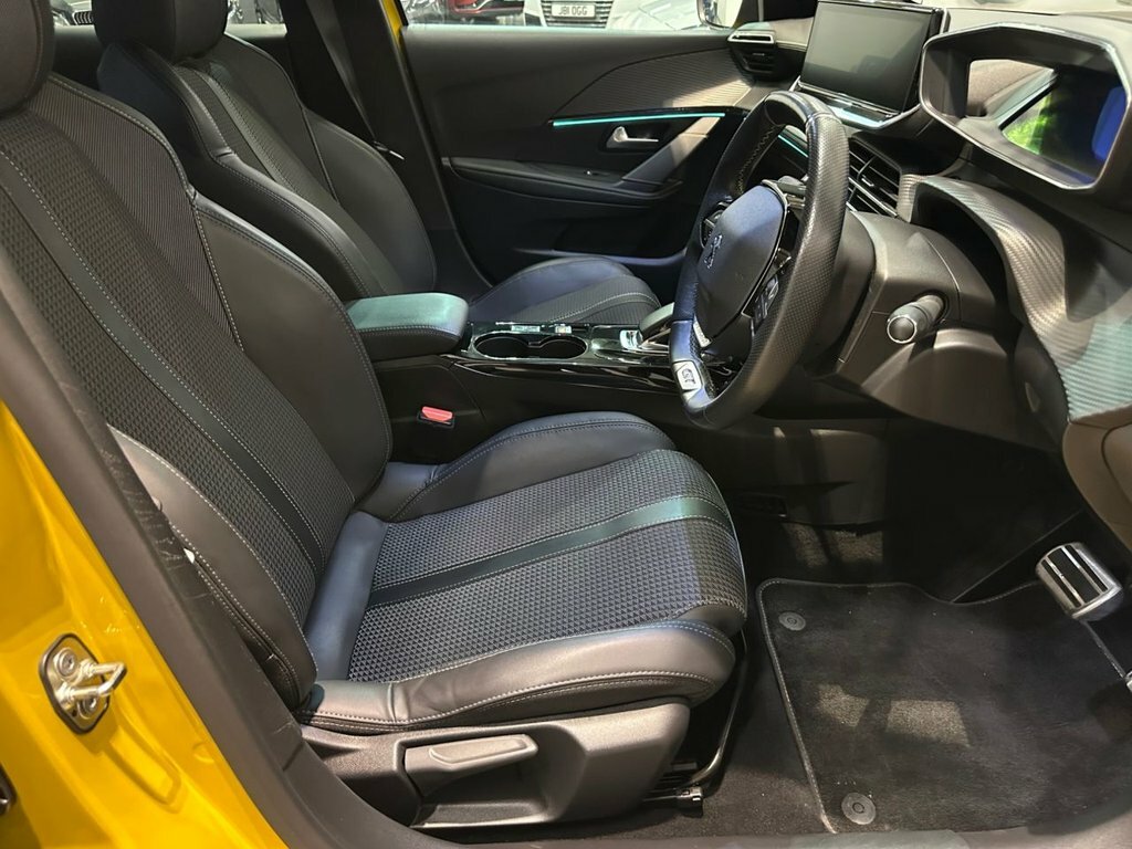 Peugeot e-208 Hatchback Yellow #6
