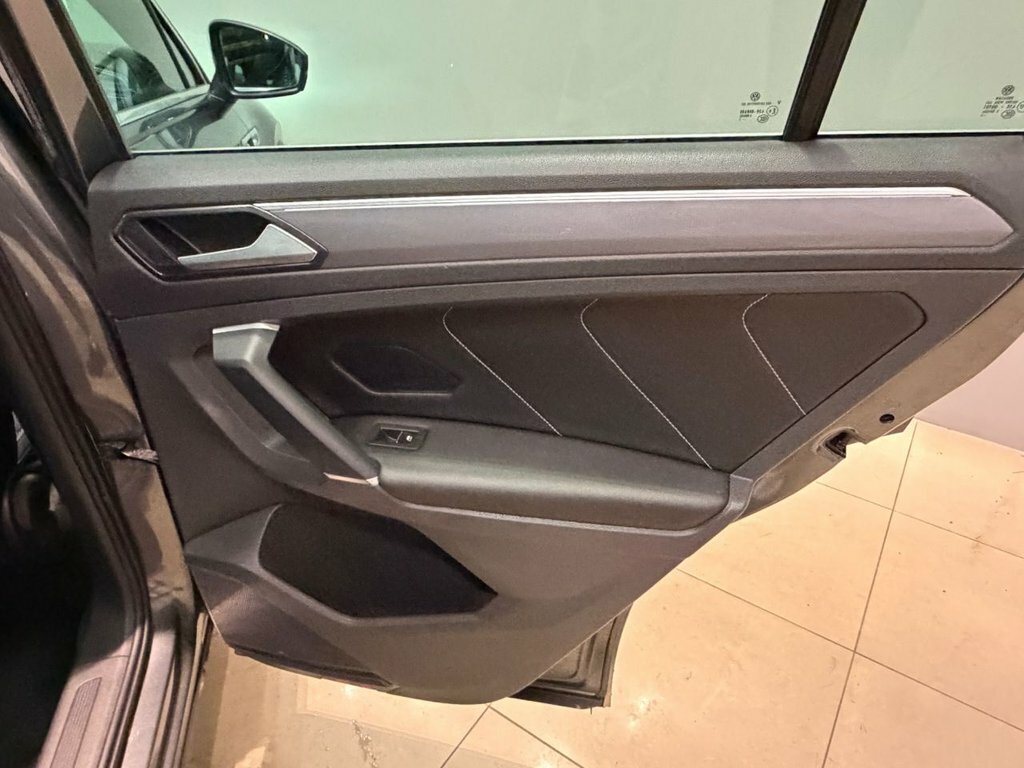 Volkswagen Tiguan 2.0 Tdi Bluemotion Tech Se Navigation Suv Dies Black #28