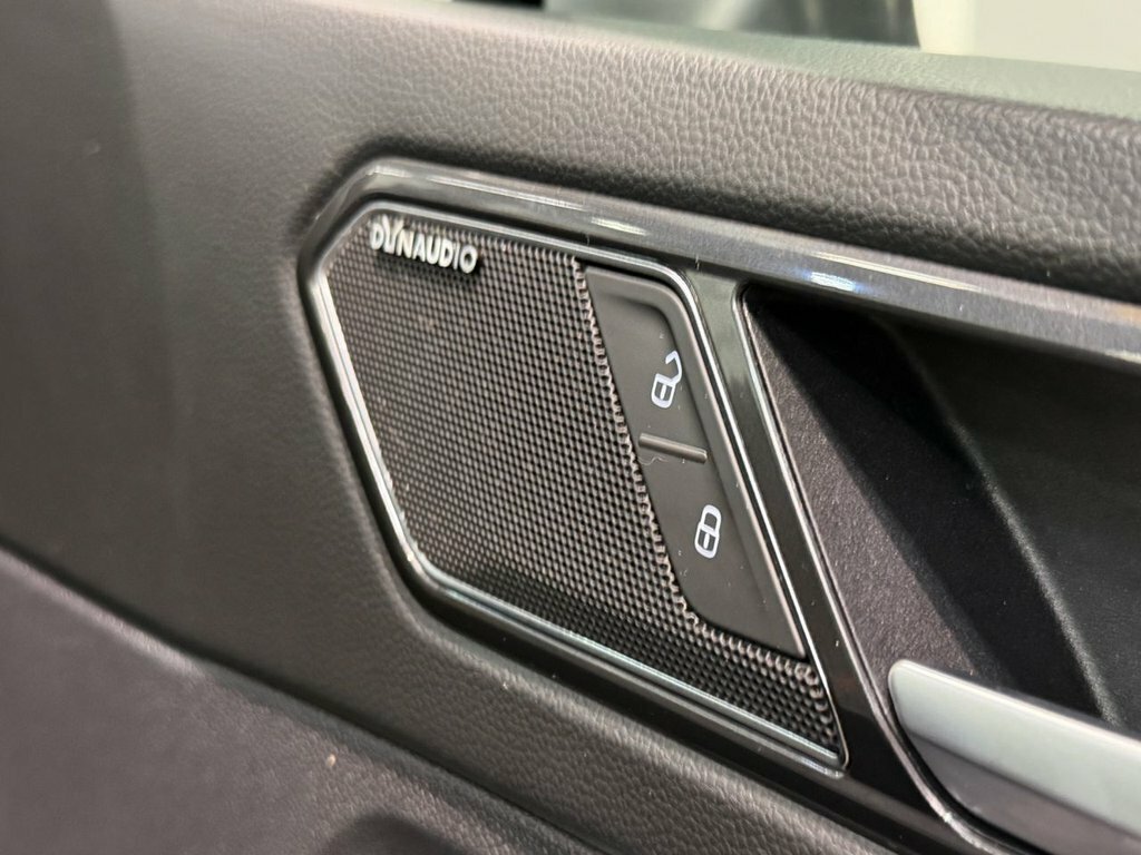 Volkswagen Tiguan 2.0 Tdi Bluemotion Tech Se Navigation Suv Dies Black #15