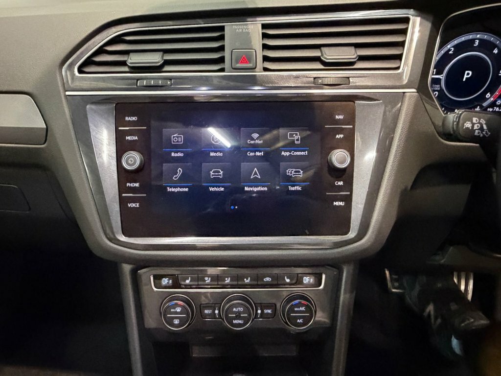 Volkswagen Tiguan 2.0 Tdi Bluemotion Tech Se Navigation Suv Dies Black #21