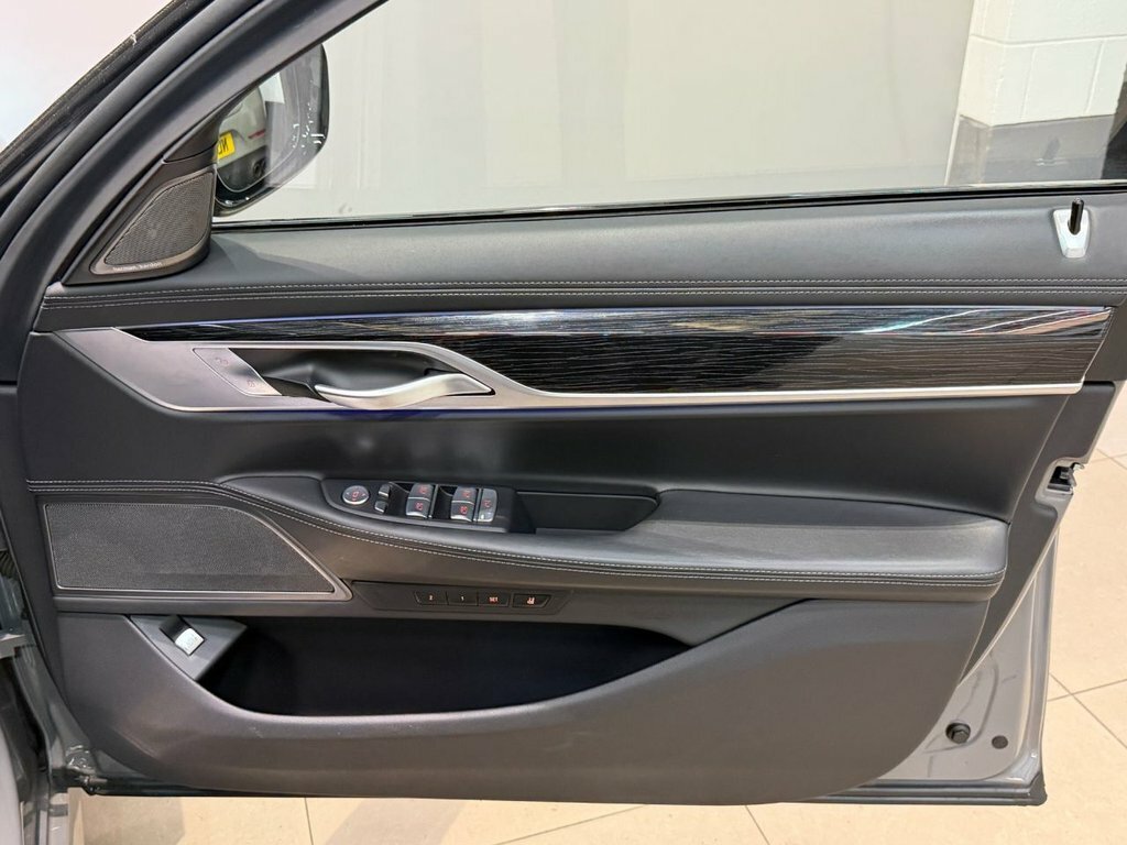 BMW 7 Series  Black #16