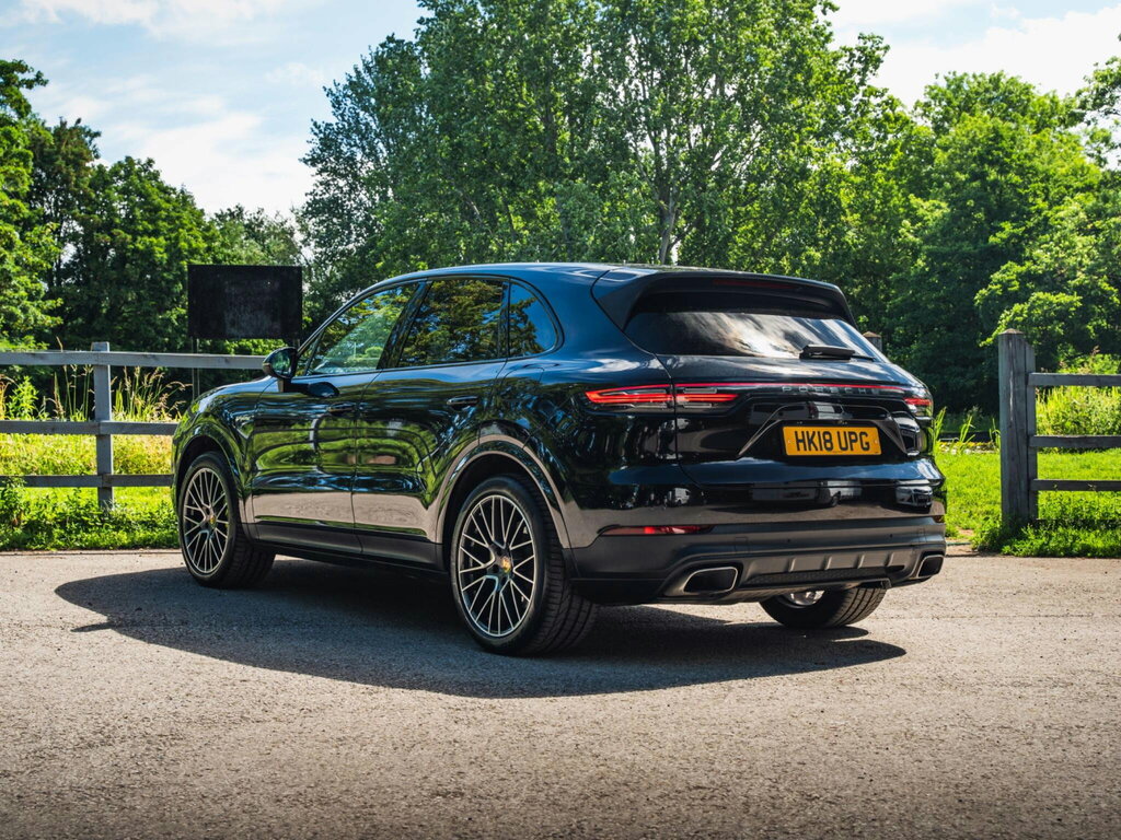 Porsche Cayenne 2018 4.0T V8 Turbo Suv Tiptronics 4Wd E Black #4