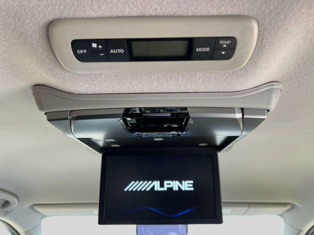Nissan Elgrand  White #18