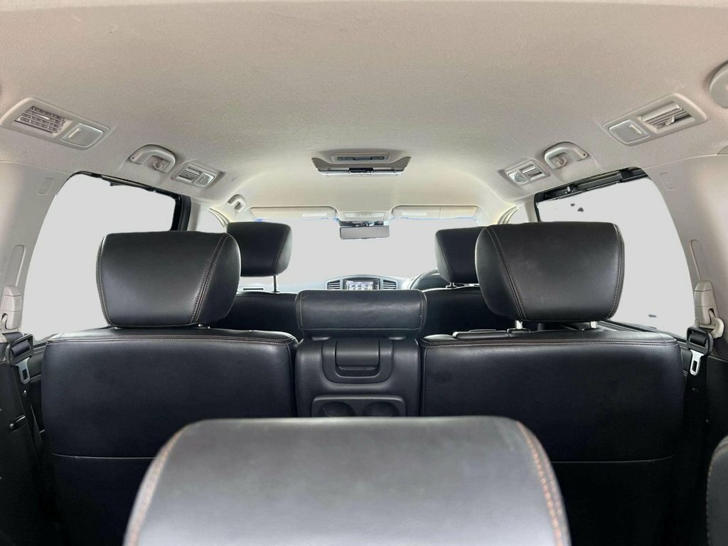 Nissan Elgrand  White #8
