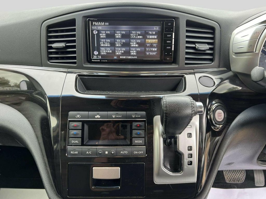 Nissan Elgrand  White #29