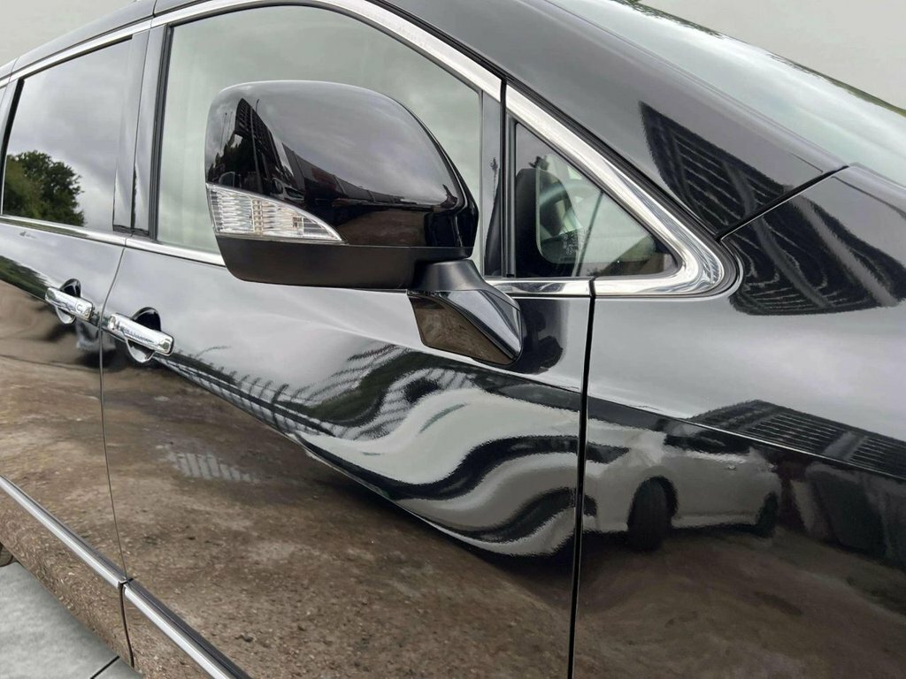 Nissan Elgrand  White #33