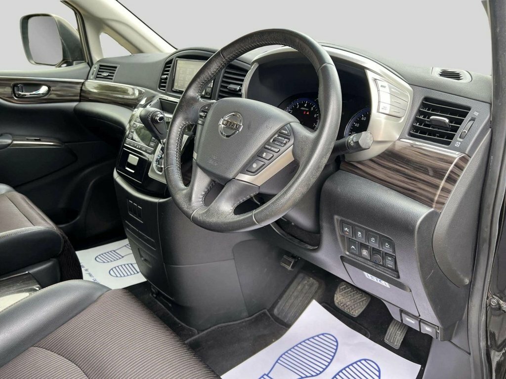 Nissan Elgrand  White #20