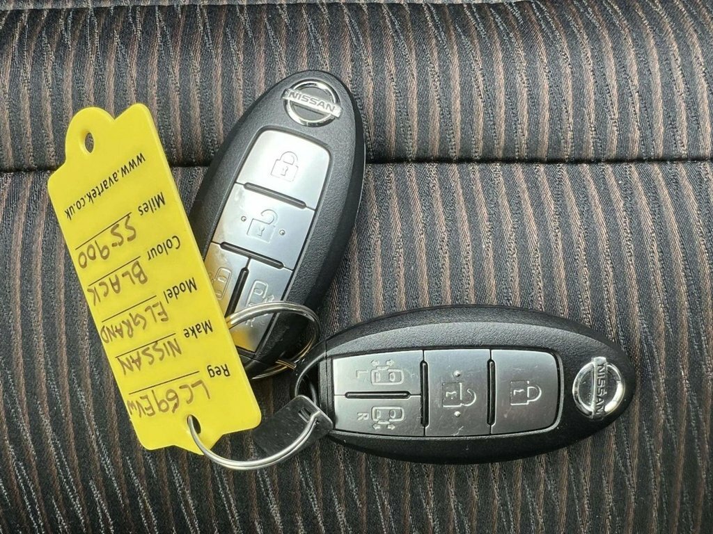 Nissan Elgrand  White #25