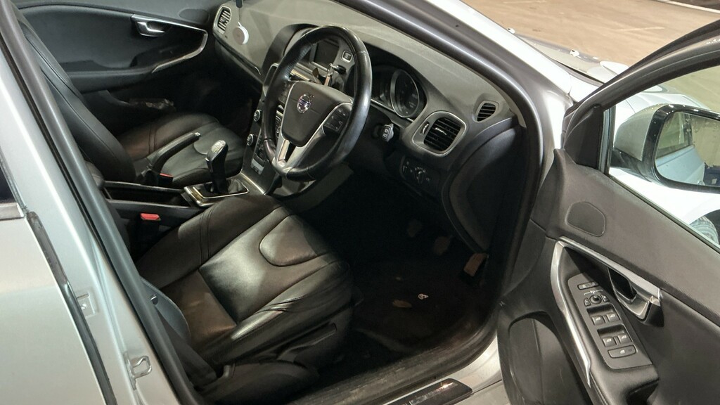 Volvo V40 Hatchback 1.6 D2 R-design Euro 5 Ss 20146 White #11