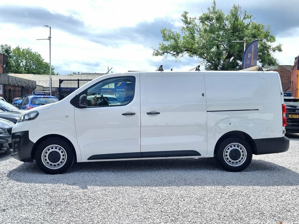 Vauxhall Vivaro 1.5L Dynamic 6Dr VK22NVT White #6