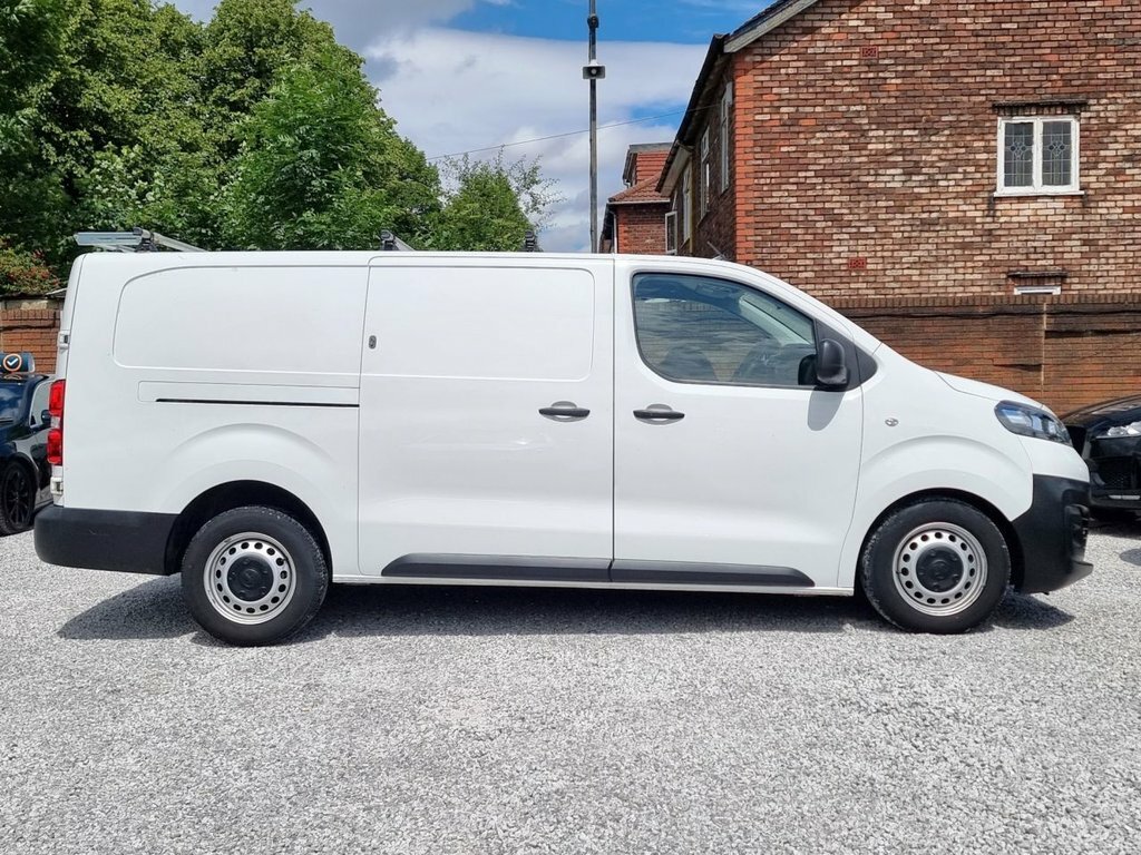 Vauxhall Vivaro 1.5L Dynamic 6Dr VK22NVT White #3