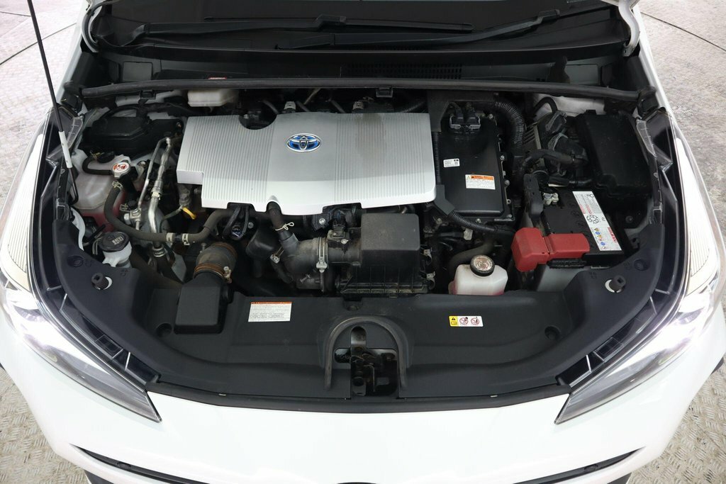 Toyota Prius+ White #24