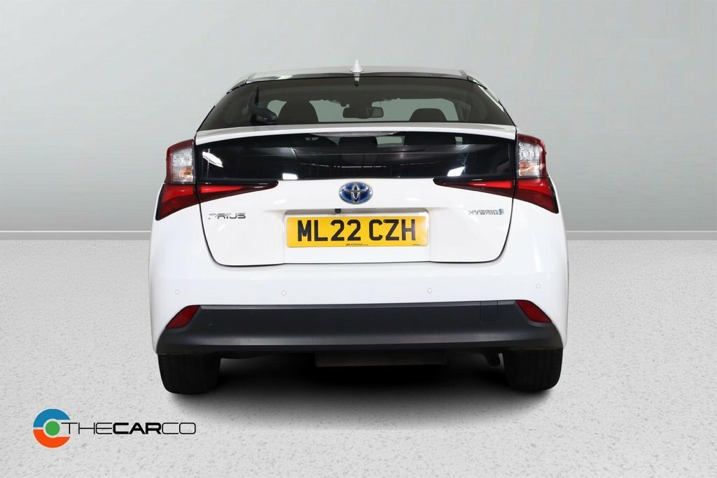 Toyota Prius+ White #7