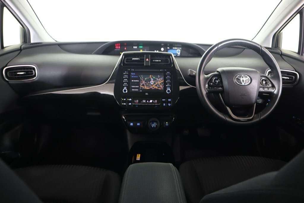 Toyota Prius+ White #10