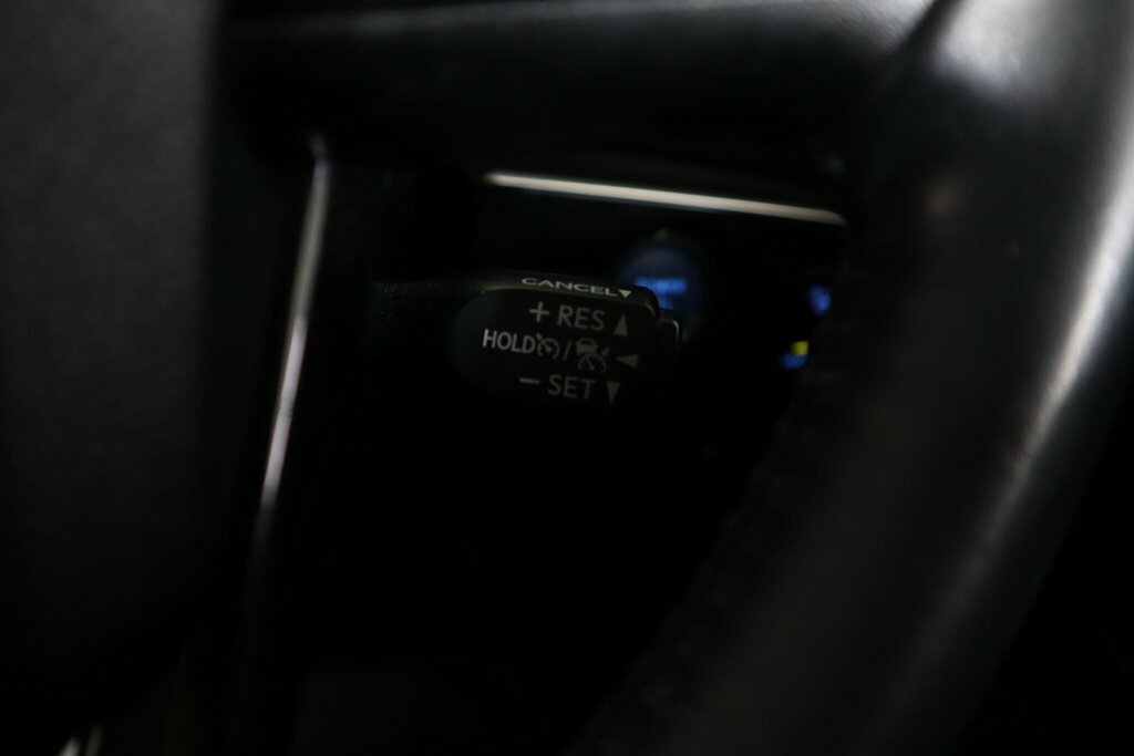 Toyota Prius+ White #47