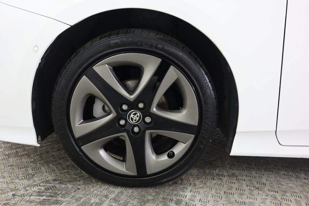 Toyota Prius+ White #28