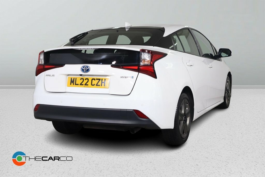 Toyota Prius+ White #9