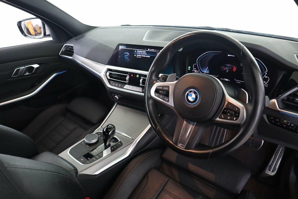 BMW 3 Series 2L M Sport White #2