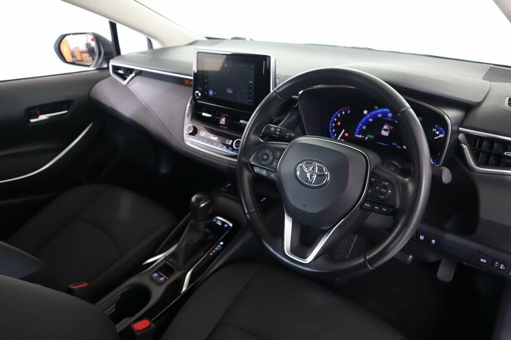 Toyota Corolla 1.8L Icon Tech LM22ETL White #2
