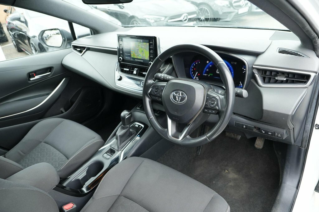 Toyota Corolla 1.8L Icon Tech White #2