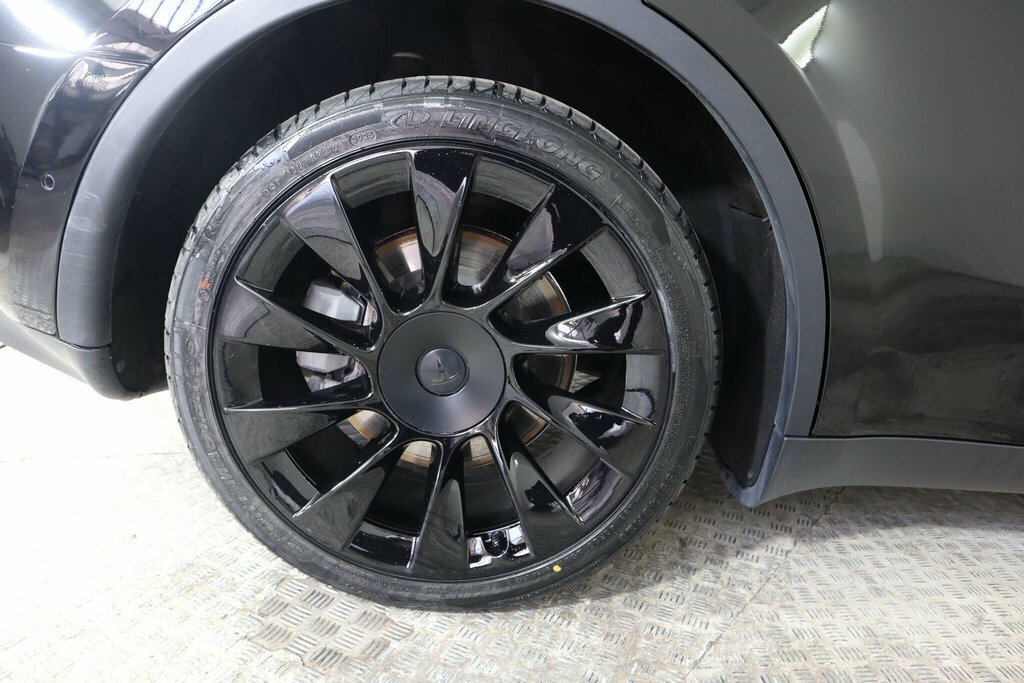 Tesla Model Y Long Range White #20