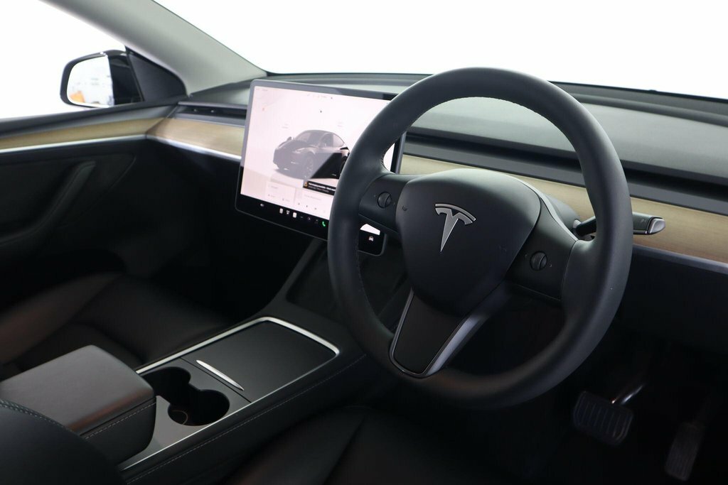 Tesla Model Y Long Range White #9